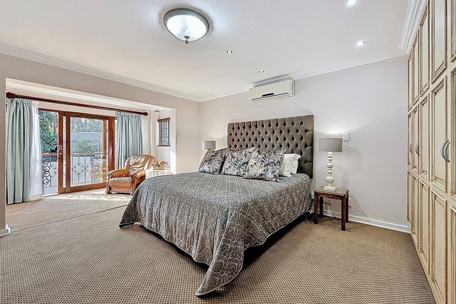 5 Bedroom Property for Sale in Faerie Glen Gauteng
