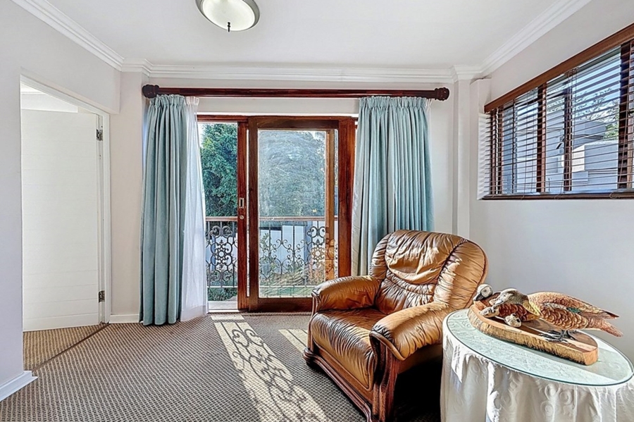 5 Bedroom Property for Sale in Faerie Glen Gauteng