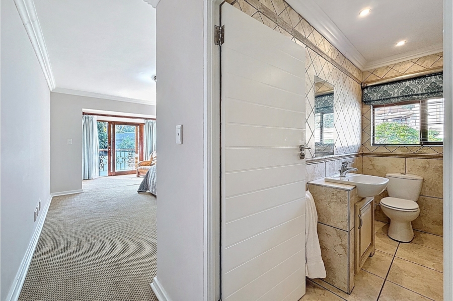 5 Bedroom Property for Sale in Faerie Glen Gauteng