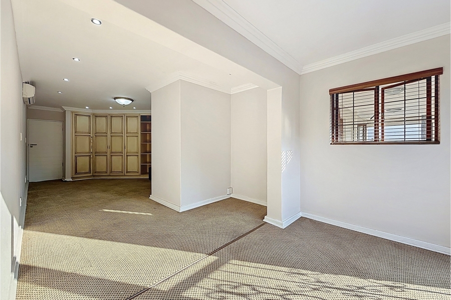 5 Bedroom Property for Sale in Faerie Glen Gauteng