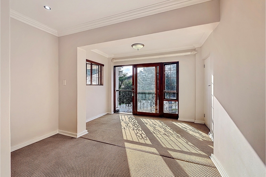 5 Bedroom Property for Sale in Faerie Glen Gauteng