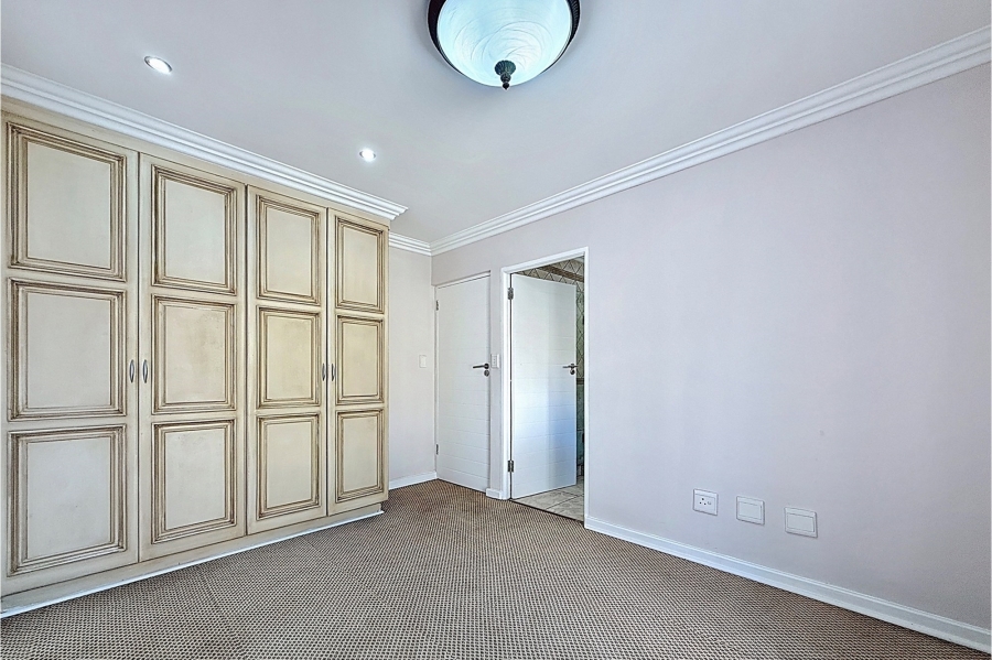 5 Bedroom Property for Sale in Faerie Glen Gauteng