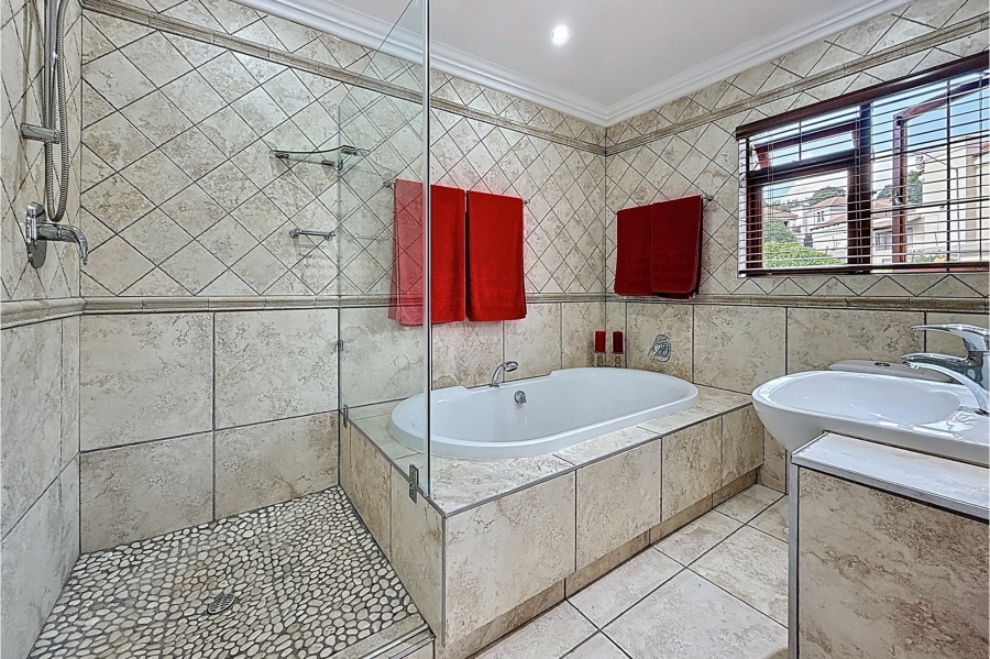 5 Bedroom Property for Sale in Faerie Glen Gauteng