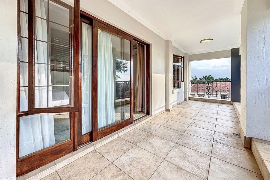 5 Bedroom Property for Sale in Faerie Glen Gauteng