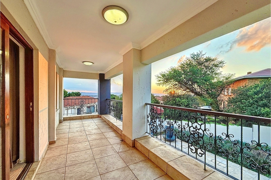 5 Bedroom Property for Sale in Faerie Glen Gauteng