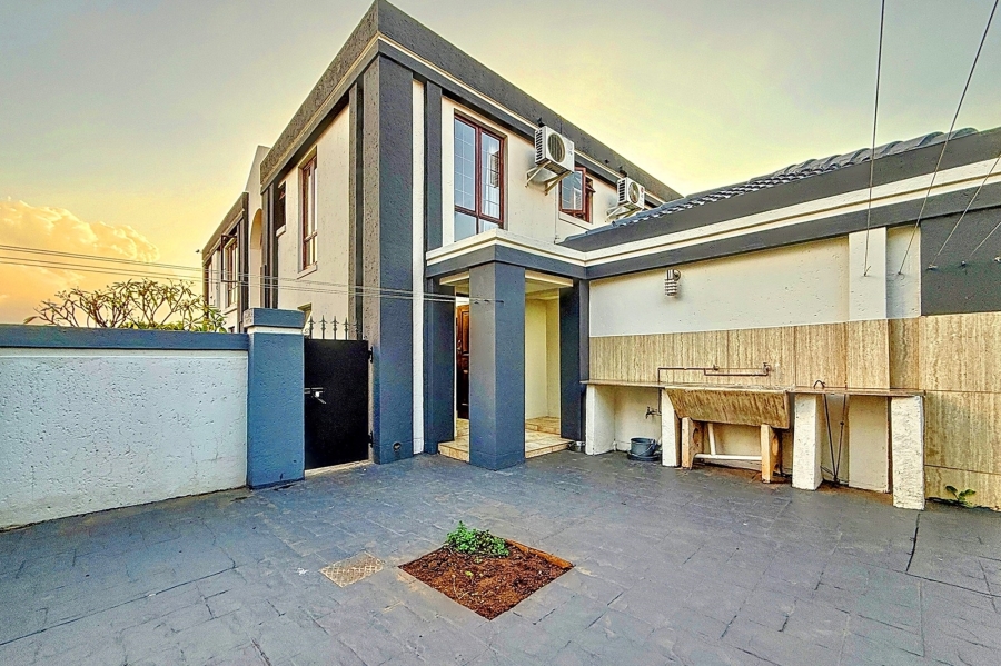 5 Bedroom Property for Sale in Faerie Glen Gauteng