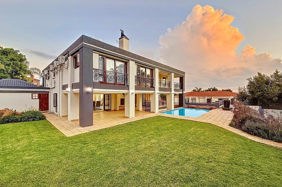 5 Bedroom Property for Sale in Faerie Glen Gauteng