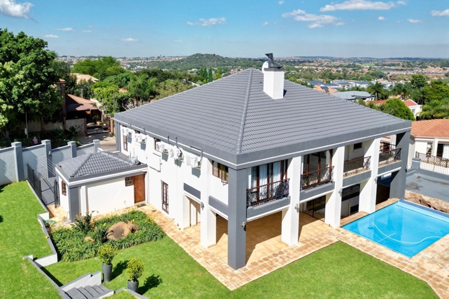 5 Bedroom Property for Sale in Faerie Glen Gauteng