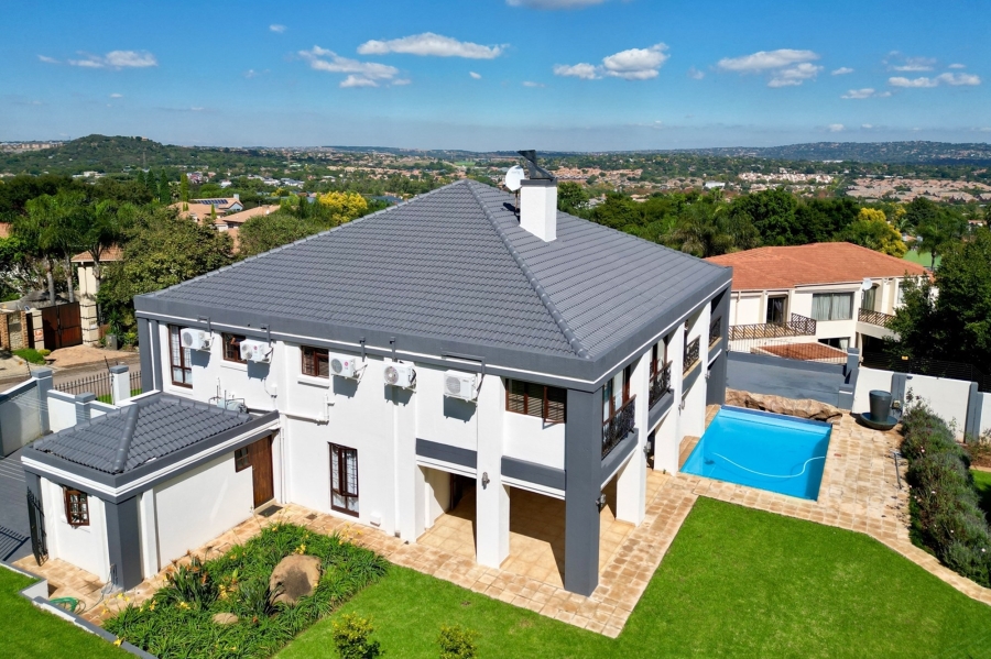 5 Bedroom Property for Sale in Faerie Glen Gauteng