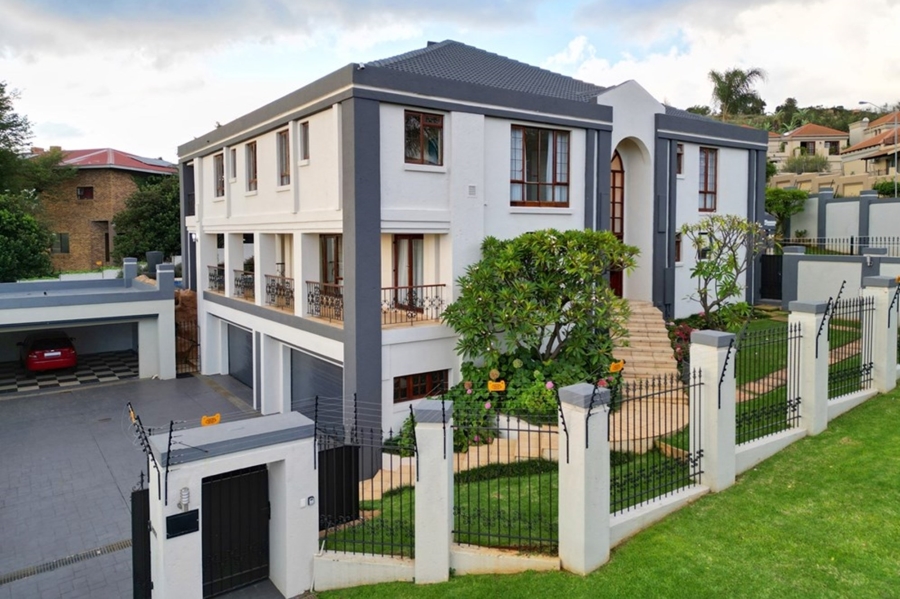 5 Bedroom Property for Sale in Faerie Glen Gauteng