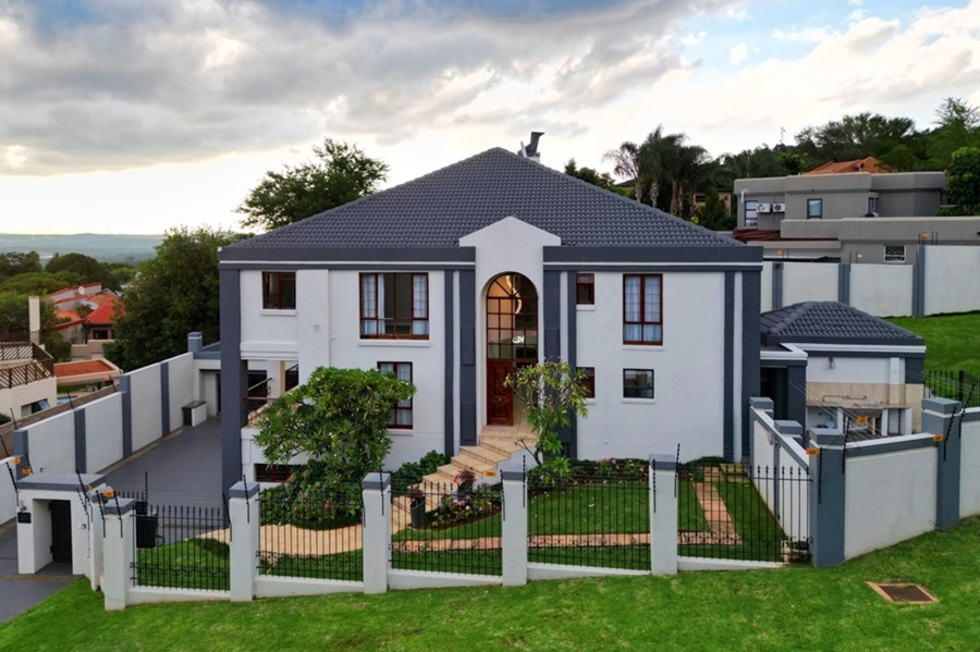 5 Bedroom Property for Sale in Faerie Glen Gauteng