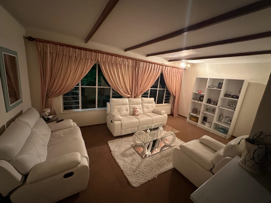 To Let 3 Bedroom Property for Rent in Wilro Park Gauteng