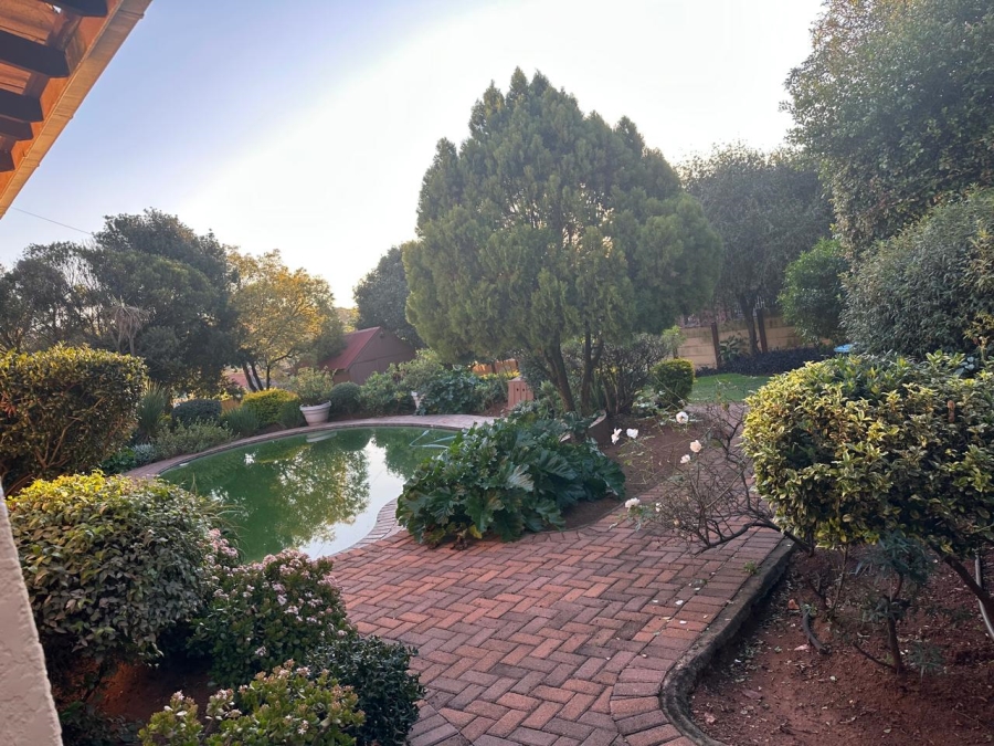 To Let 3 Bedroom Property for Rent in Wilro Park Gauteng