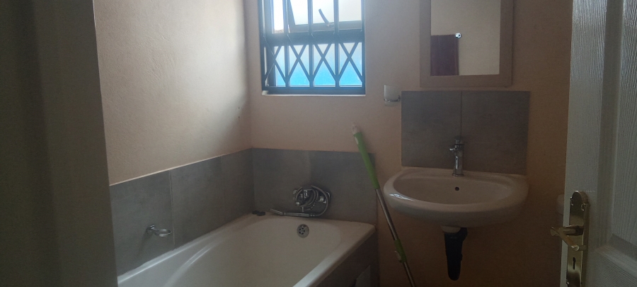 2 Bedroom Property for Sale in Toekomsrus Gauteng