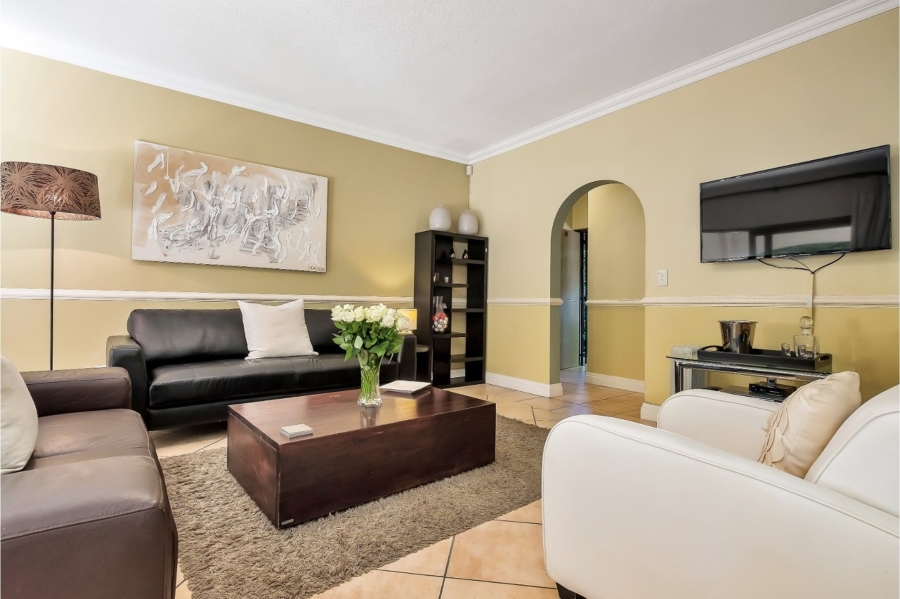 To Let 2 Bedroom Property for Rent in Lonehill Gauteng