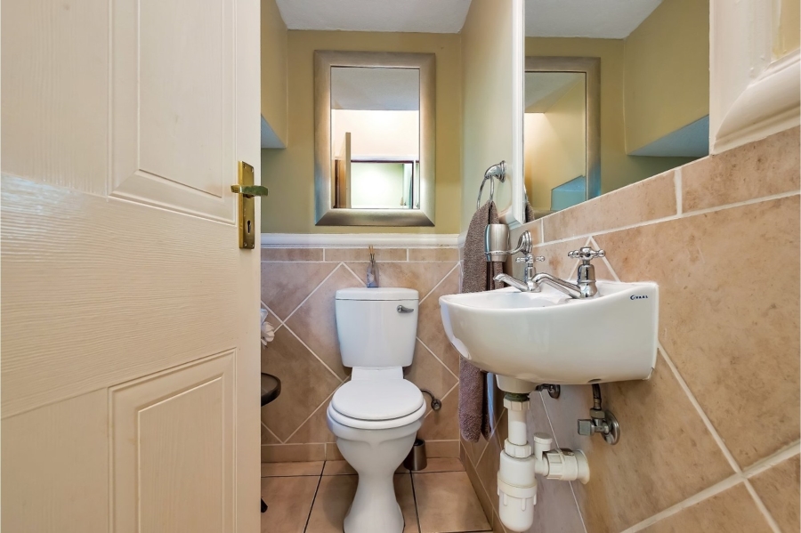 To Let 2 Bedroom Property for Rent in Lonehill Gauteng