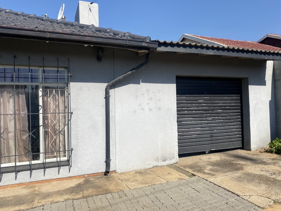 4 Bedroom Property for Sale in Tulisa Park Gauteng