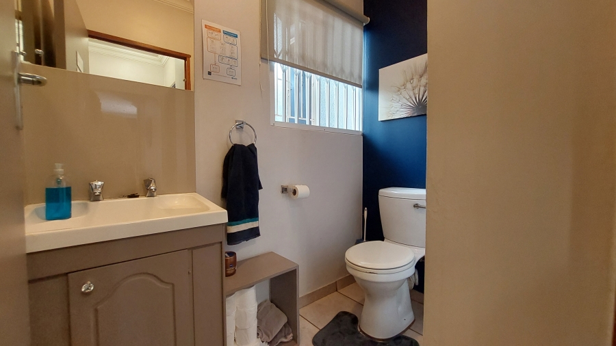 To Let commercial Property for Rent in Rooihuiskraal Gauteng