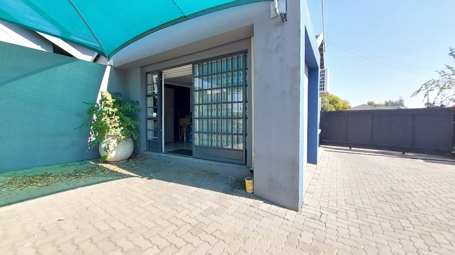 To Let commercial Property for Rent in Rooihuiskraal Gauteng
