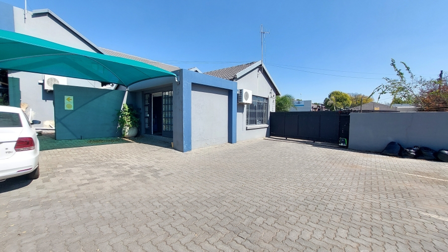 To Let commercial Property for Rent in Rooihuiskraal Gauteng