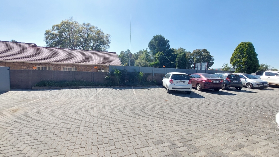 To Let commercial Property for Rent in Rooihuiskraal Gauteng