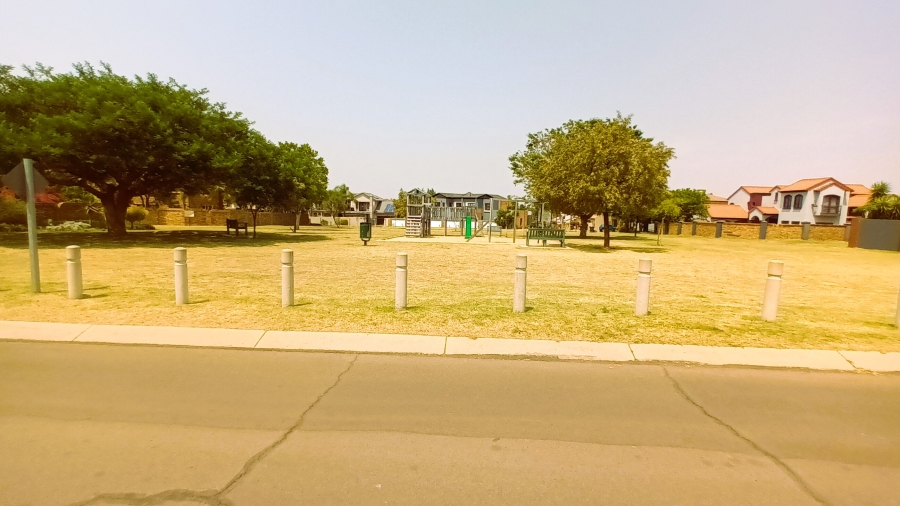 To Let 1 Bedroom Property for Rent in Amberfield Gauteng