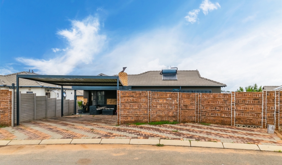 4 Bedroom Property for Sale in Mindalore Gauteng