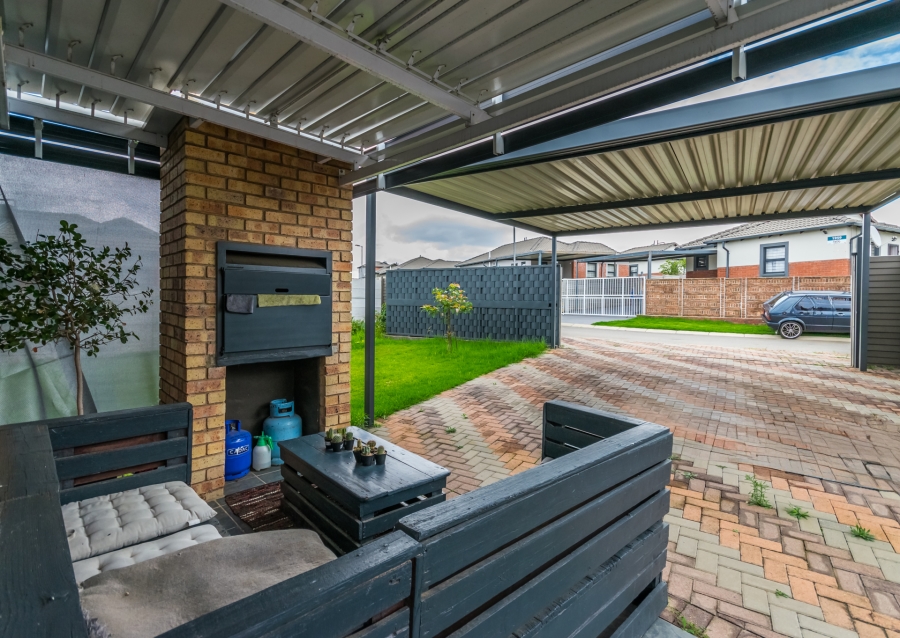 4 Bedroom Property for Sale in Mindalore Gauteng