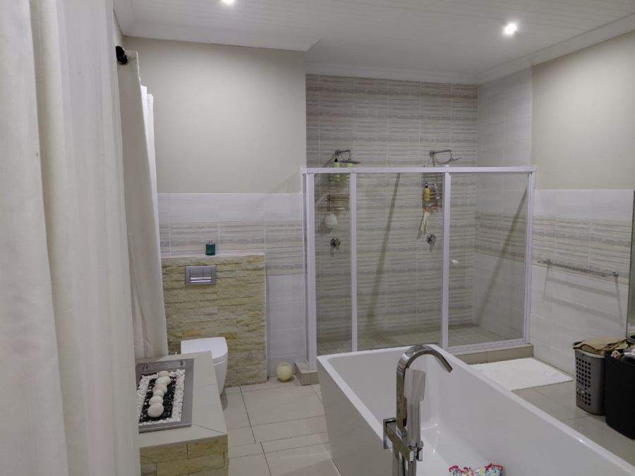 8 Bedroom Property for Sale in Groenkloof Gauteng