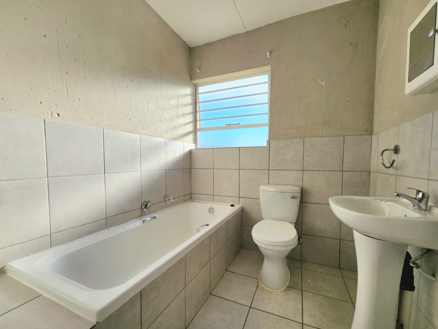 2 Bedroom Property for Sale in Wilgeheuwel Gauteng