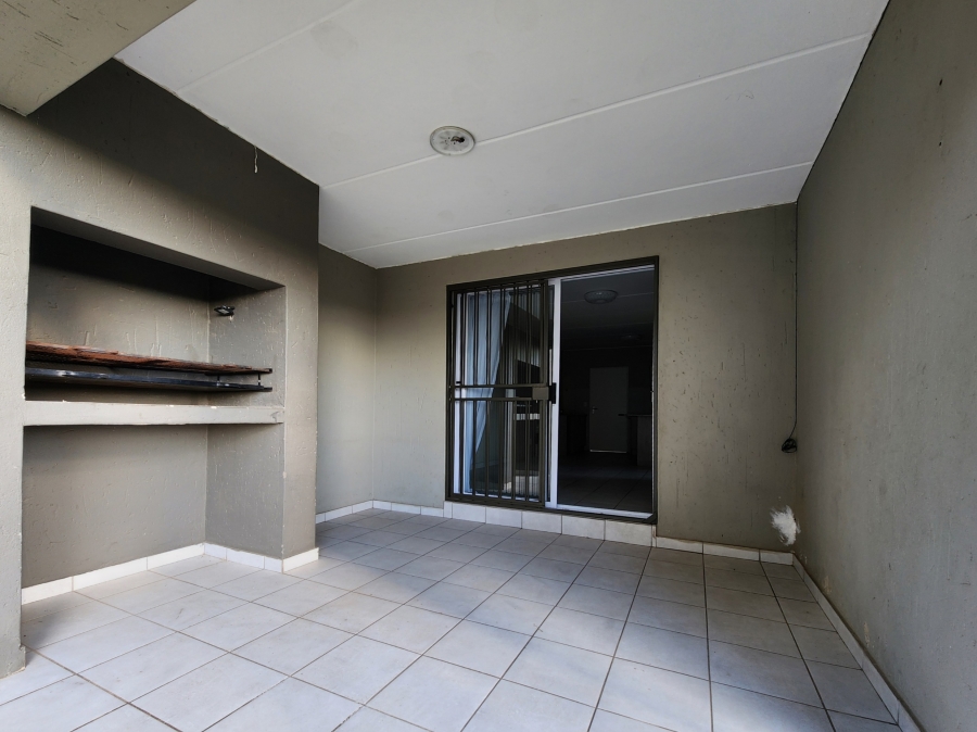 2 Bedroom Property for Sale in Wilgeheuwel Gauteng