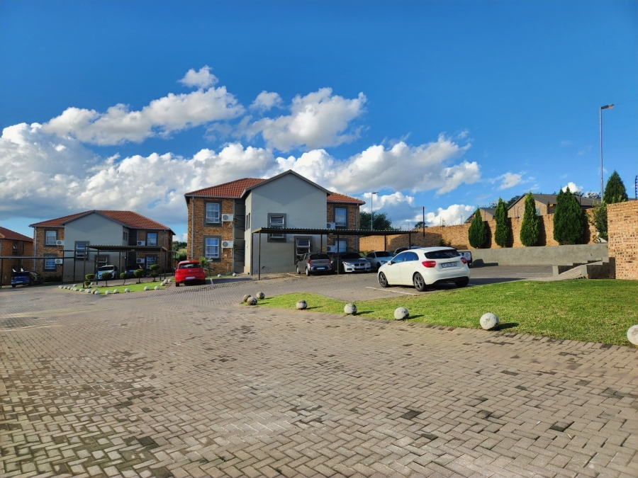 2 Bedroom Property for Sale in Wilgeheuwel Gauteng