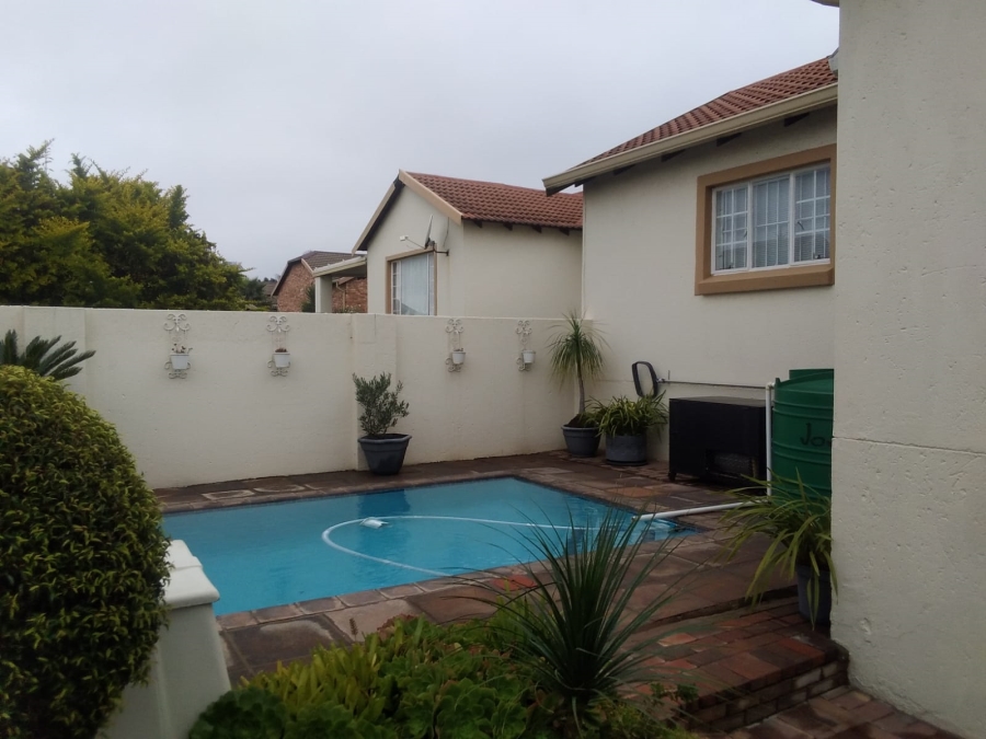 3 Bedroom Property for Sale in Amorosa Gauteng