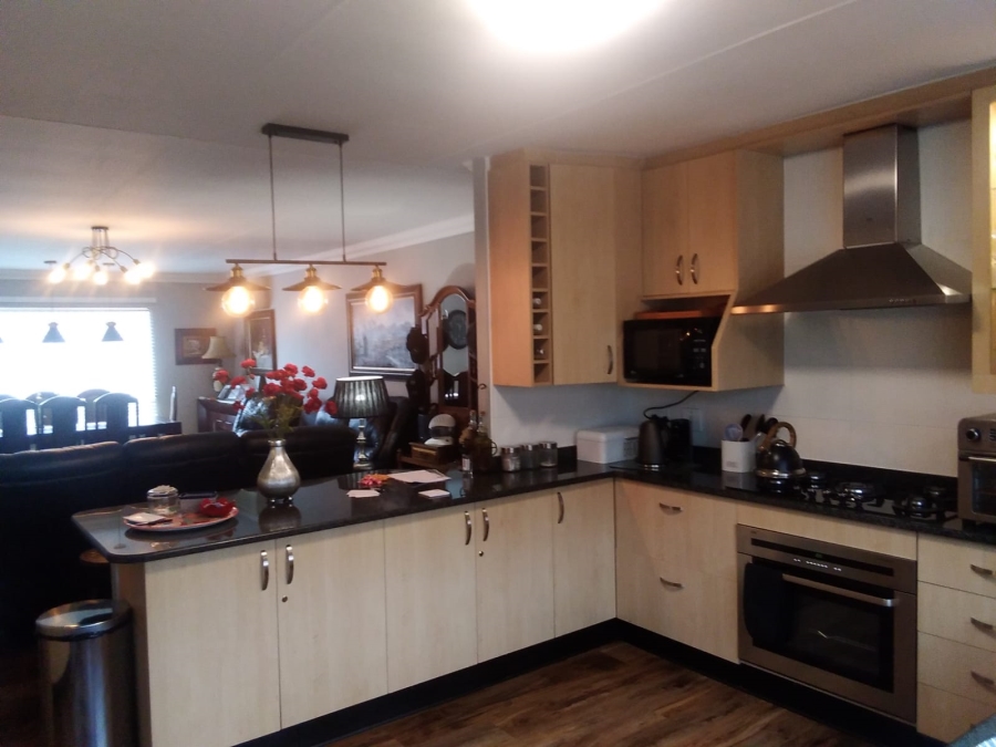 3 Bedroom Property for Sale in Amorosa Gauteng