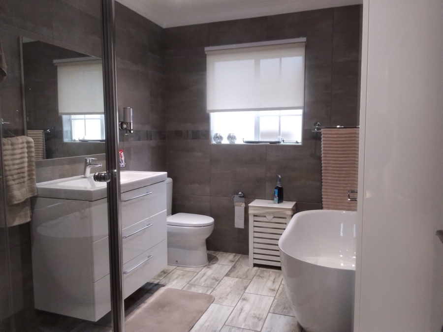 3 Bedroom Property for Sale in Amorosa Gauteng
