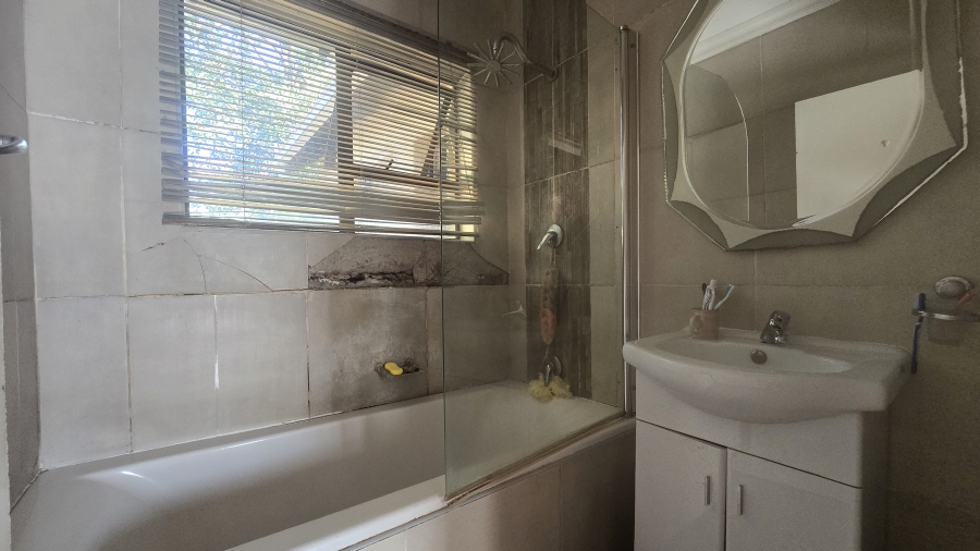 3 Bedroom Property for Sale in Garsfontein Gauteng