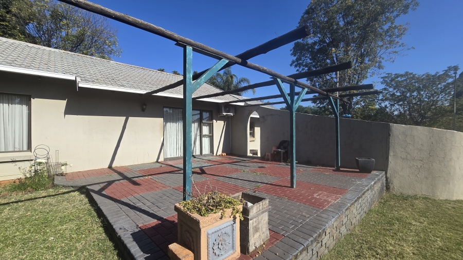 3 Bedroom Property for Sale in Garsfontein Gauteng