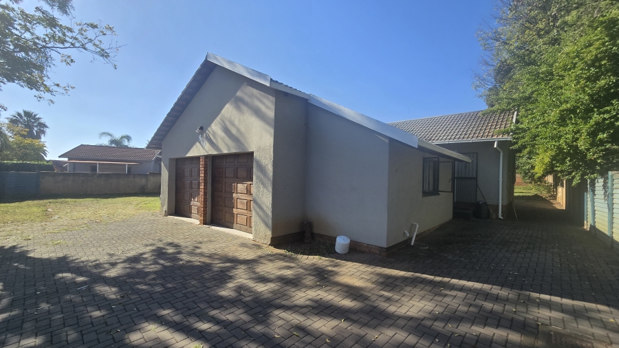 3 Bedroom Property for Sale in Garsfontein Gauteng