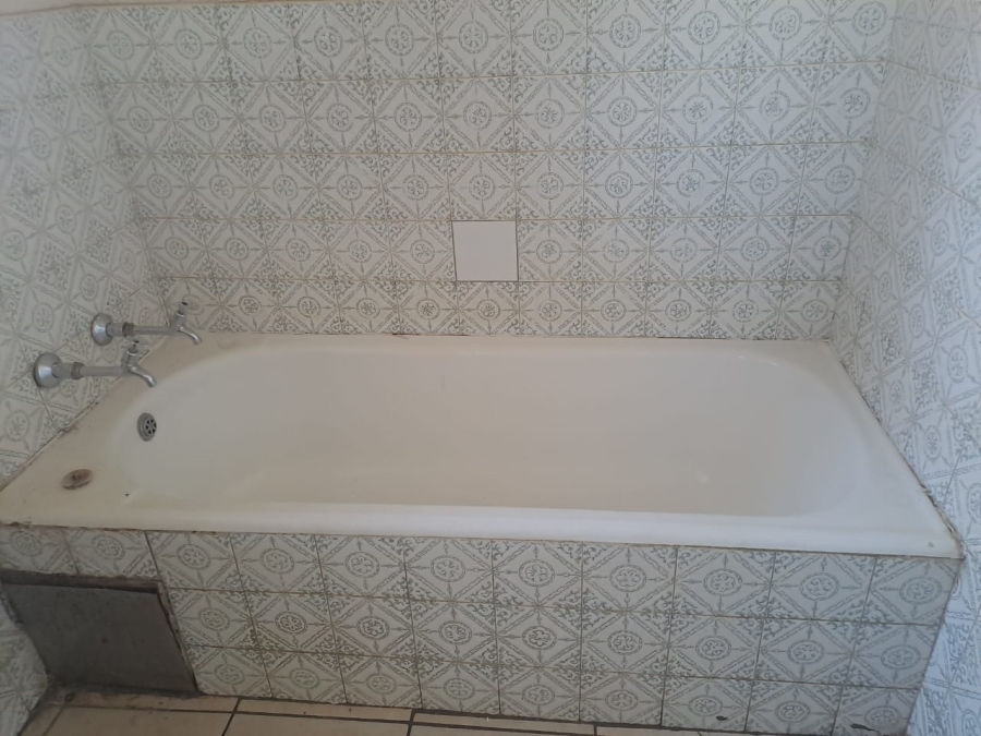 1 Bedroom Property for Sale in Windsor East Gauteng