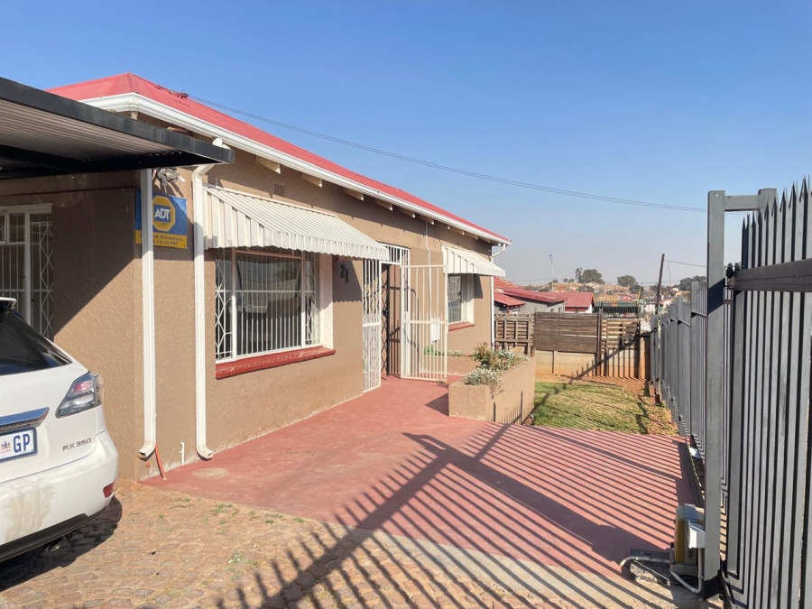 To Let 2 Bedroom Property for Rent in Delarey Gauteng