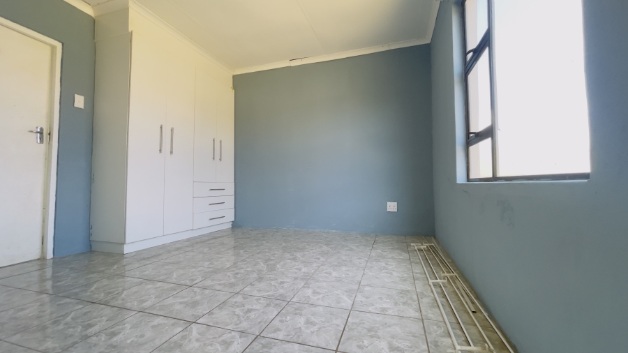 To Let 2 Bedroom Property for Rent in Delarey Gauteng