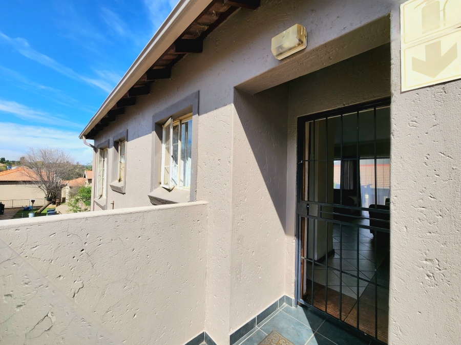 2 Bedroom Property for Sale in Wilgeheuwel Gauteng