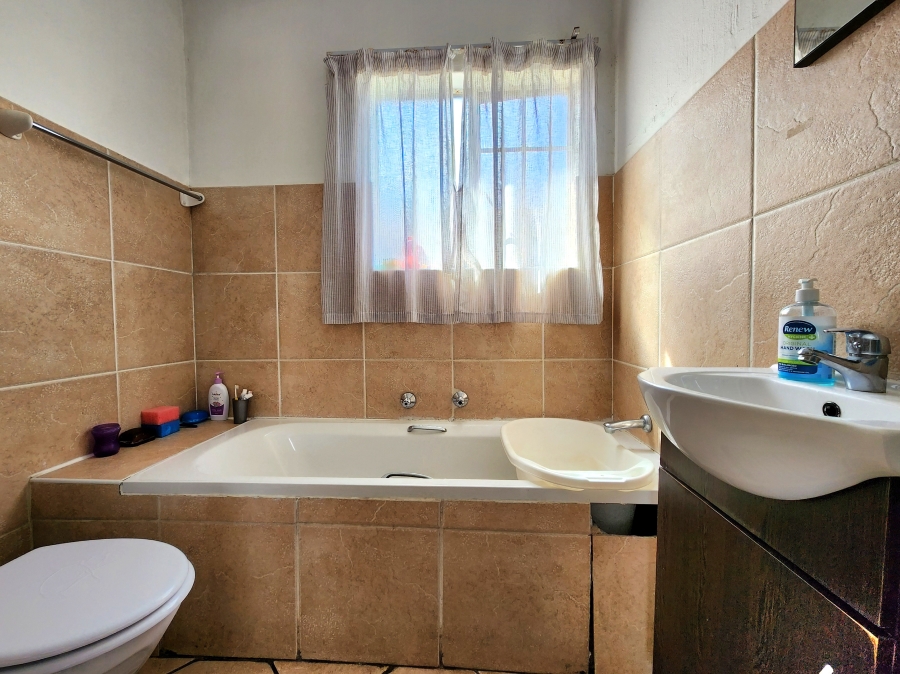 2 Bedroom Property for Sale in Wilgeheuwel Gauteng