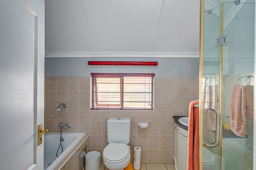 3 Bedroom Property for Sale in Barbeque Downs Gauteng