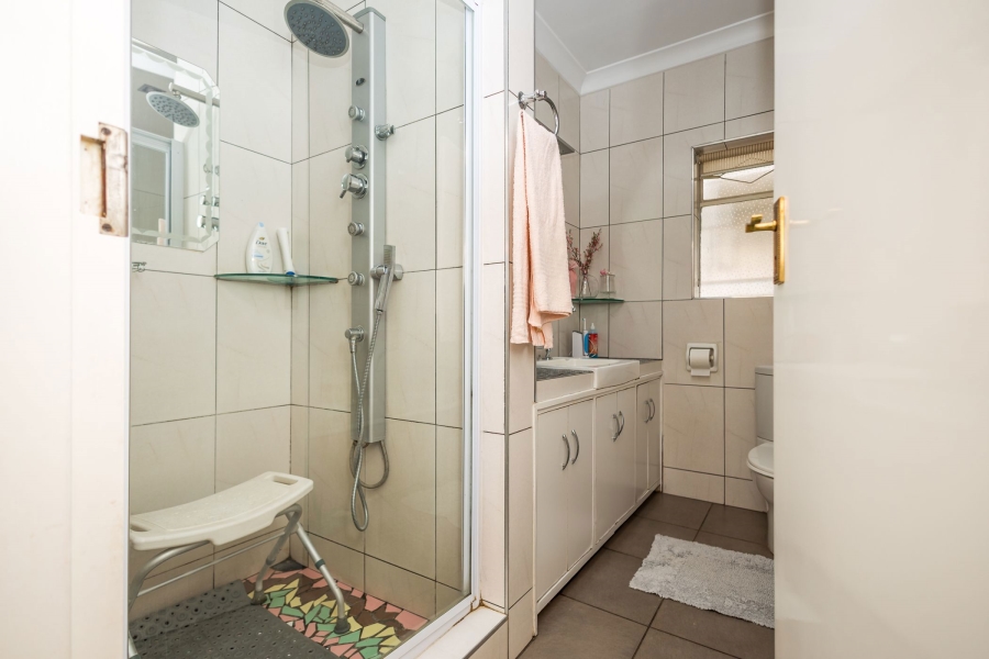 3 Bedroom Property for Sale in Mondeor Gauteng