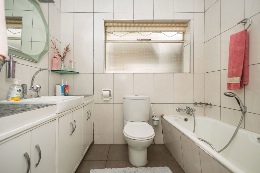 3 Bedroom Property for Sale in Mondeor Gauteng