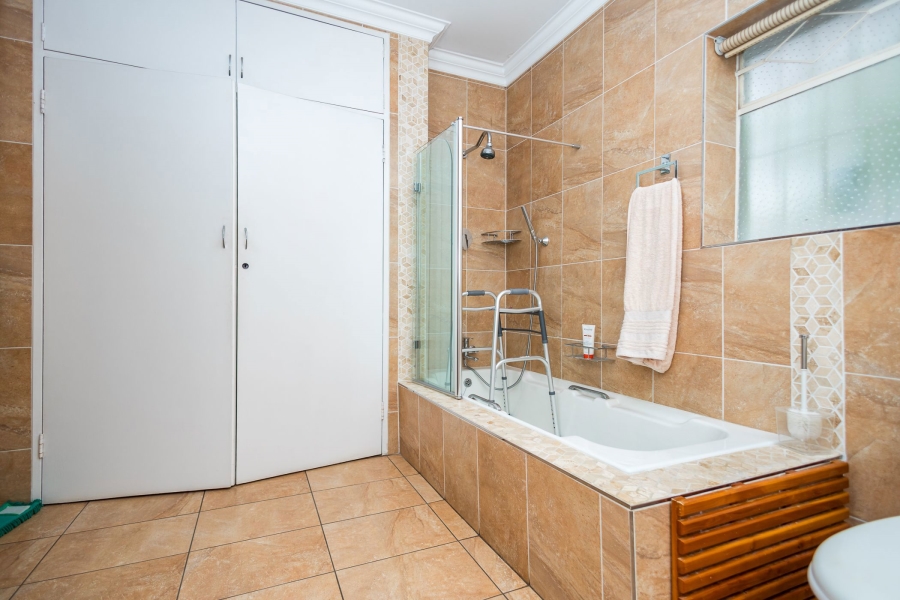 3 Bedroom Property for Sale in Mondeor Gauteng