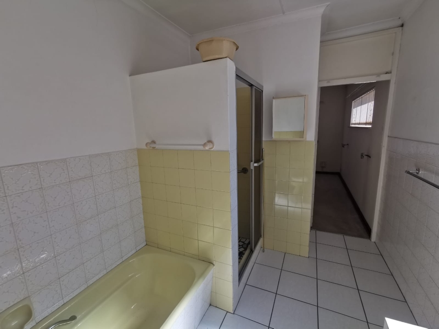 4 Bedroom Property for Sale in South Crest Gauteng