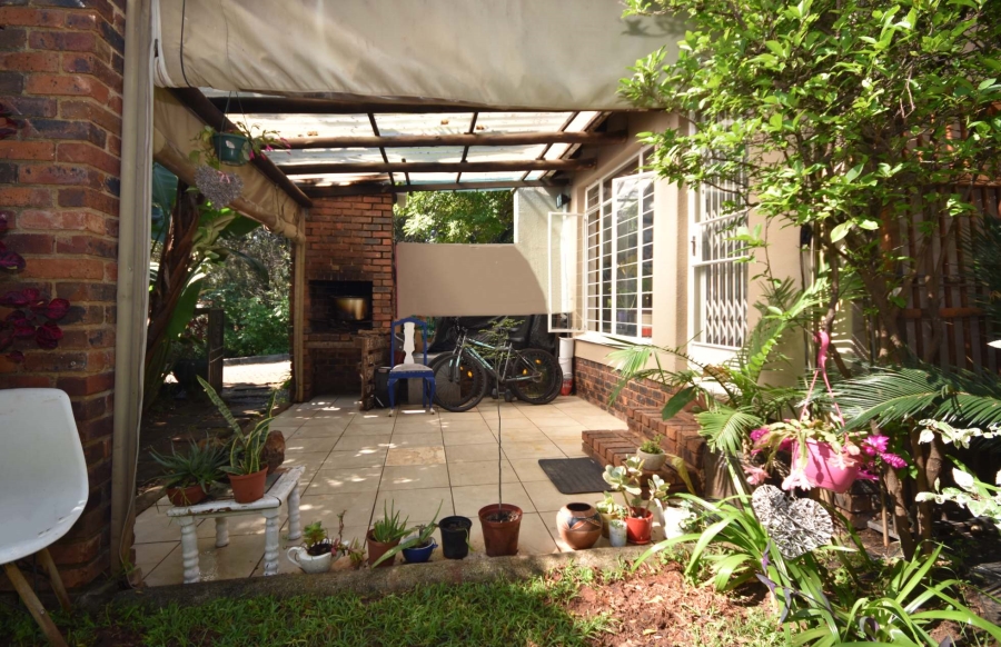 2 Bedroom Property for Sale in Sonneglans Gauteng