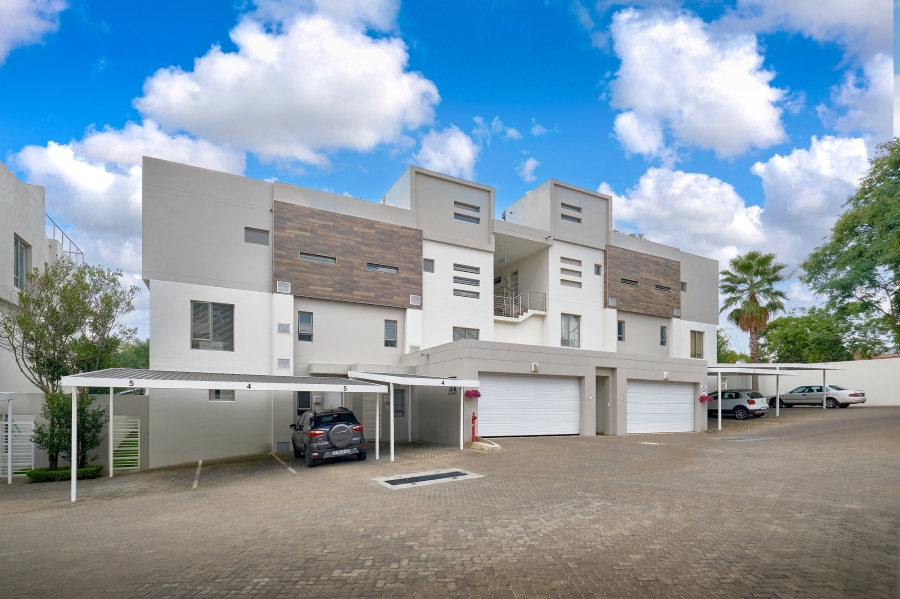 To Let 3 Bedroom Property for Rent in Bryanston Gauteng